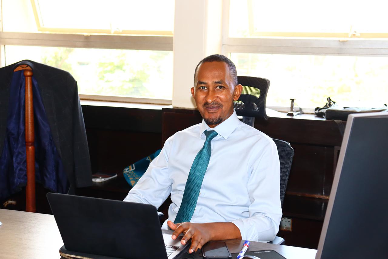 Hon Ishaq Abduljabar Hussein, OGW
